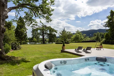 Malvern Lakehouse Hot Tub 1