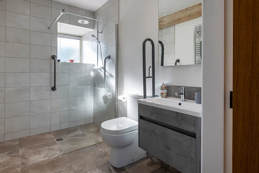 Old Cart House Bathroom 2