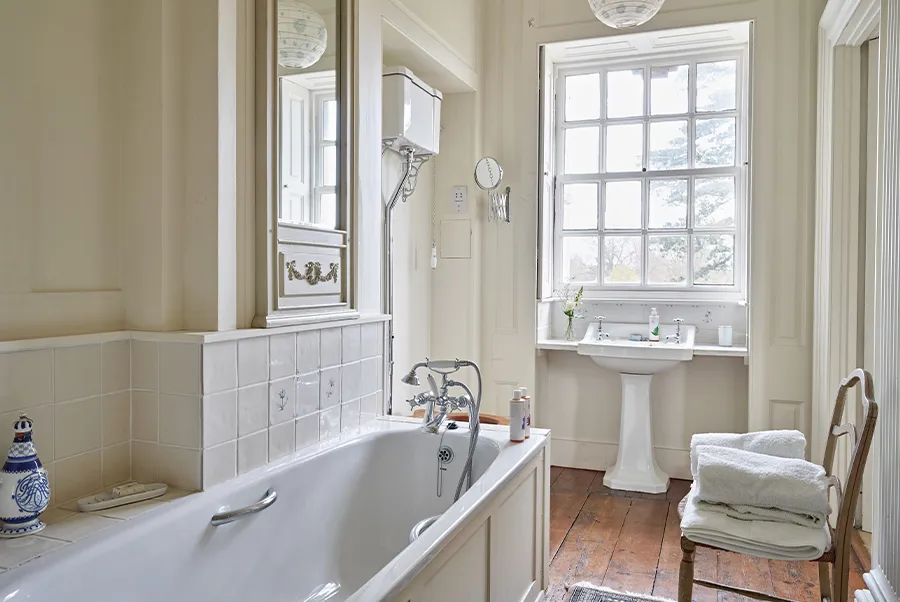 Henriette Bathroom 1