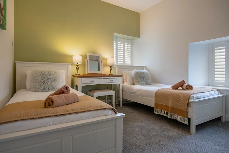 Courtyard Granary Bedroom 5.1