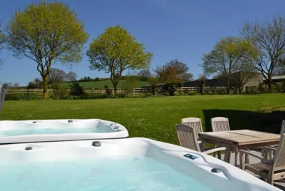 Newburrow Farm Hot Tubs2