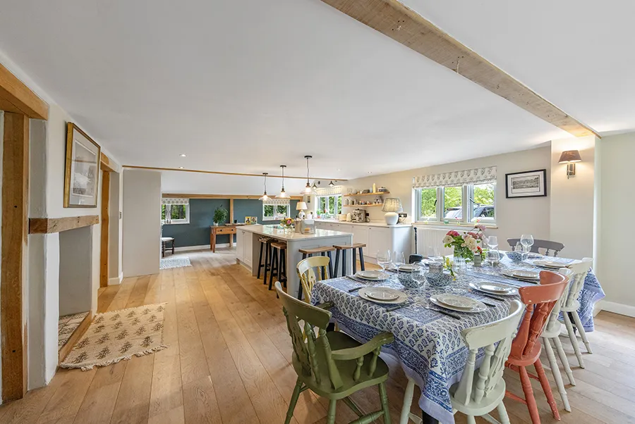 Thistlebrook Retreat Dining Table 2