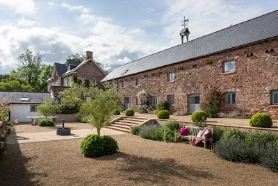 One Hundred Acres Exterior 2