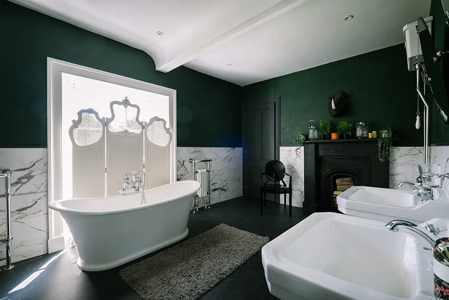 Brynglas Manor Family Bathroom 1