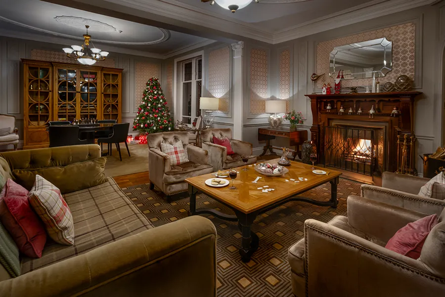 Keswick Country Manor Family Room At Christmas