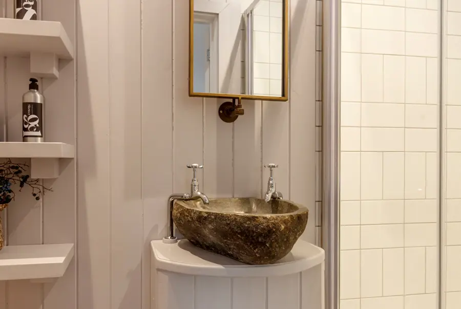 Rapunzels' Keep Bathroom 7