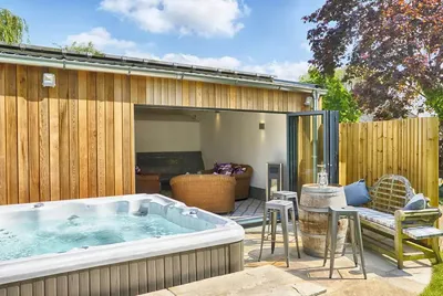 The Cedar Barn Hot Tub2