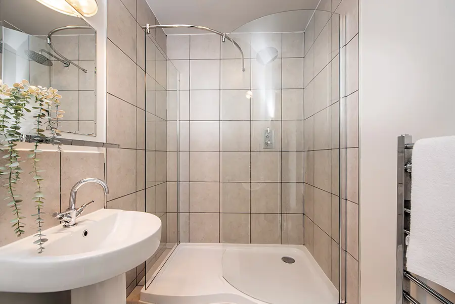 Apple Cabin Bathroom 4
