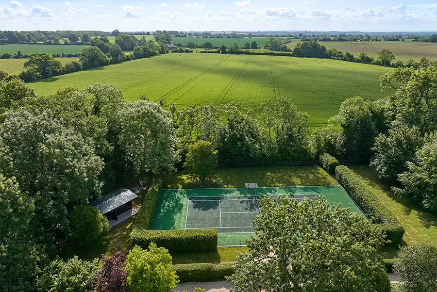 Dornywell Cottage Tennis Court & Annex