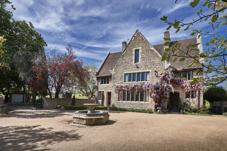 Horseshoe House Exterior