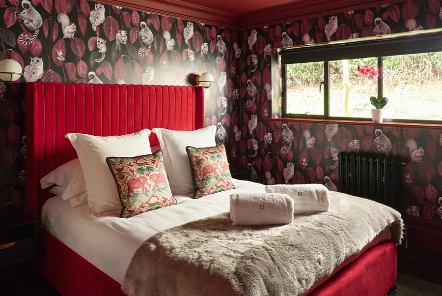 La Cachette Red Room