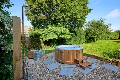 Dornywell Cottage Hot Tub & Plunge Pool 3
