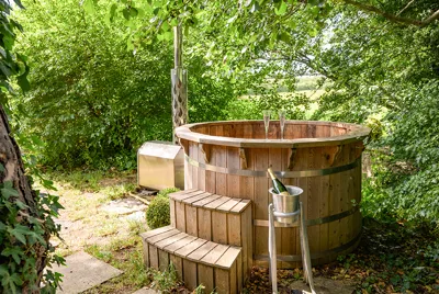 Meadowbank Manor Hot Tub