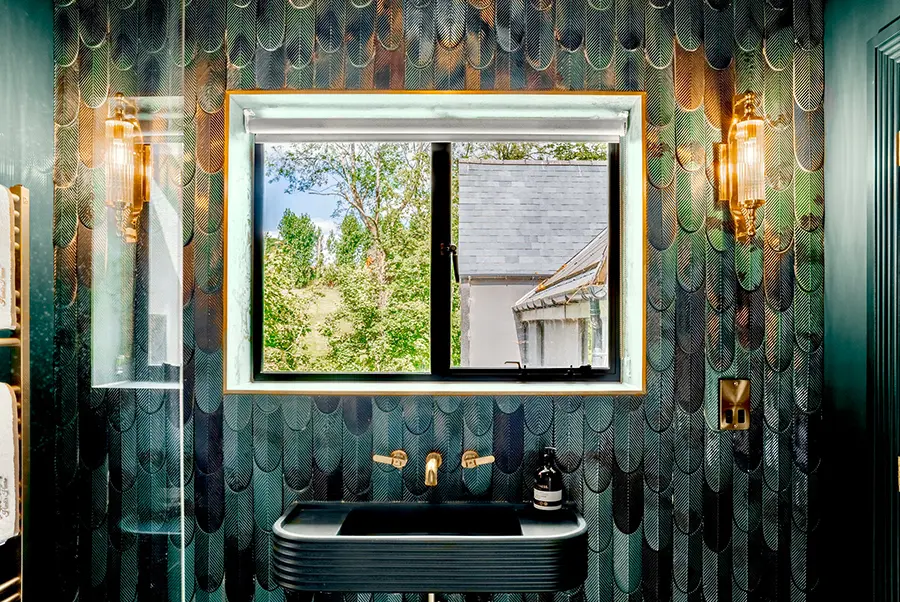 La Cachette Green Bathroom 1