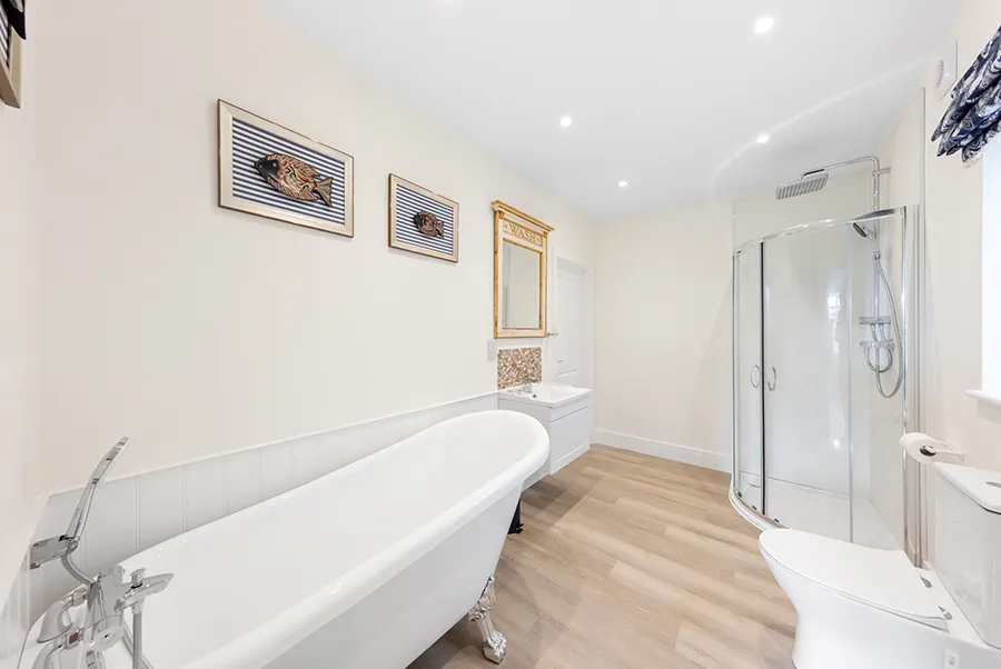 Sea Dragon Family Bathroom 1