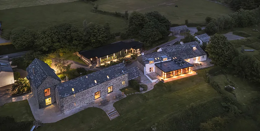 Tregulland Exterior At Night