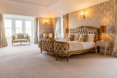 Mendip Manor Bee Bedroom 1