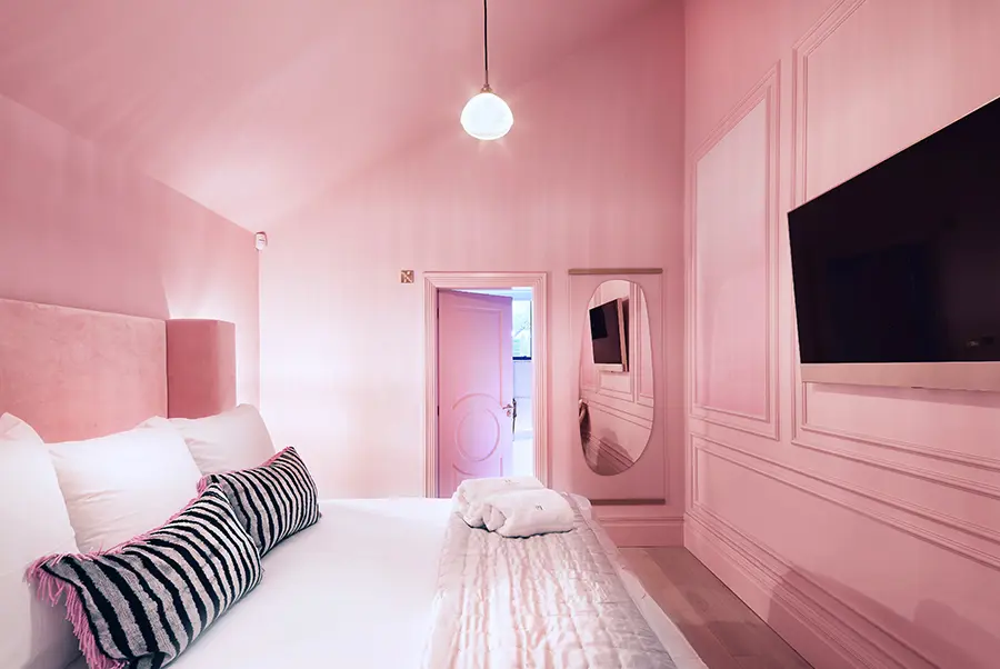 La Cachette Pink Room