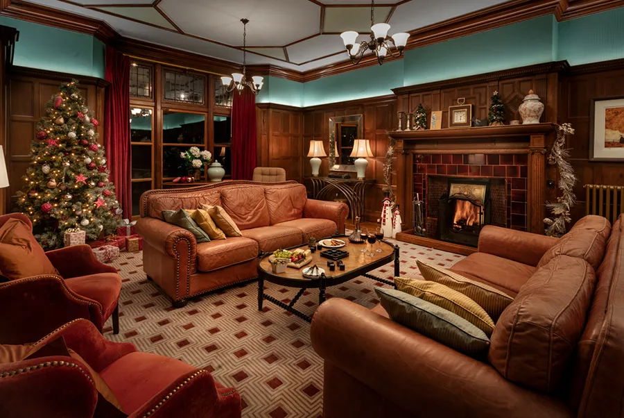 Keswick Country Manor Sitting Room At Christmas