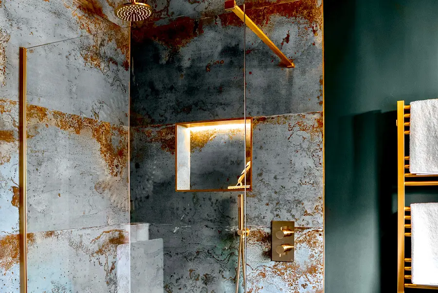 La Cachette Green Bathroom 2