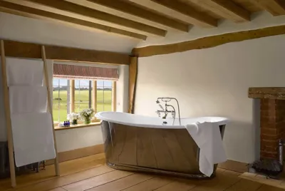 House On The Moat Bathroom2