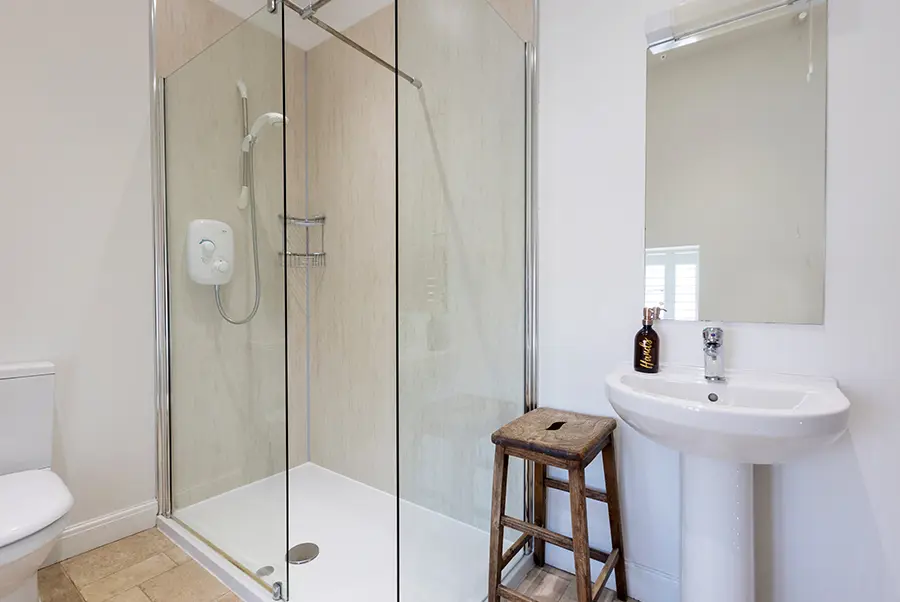 Courtyard Granary Bathroom 1