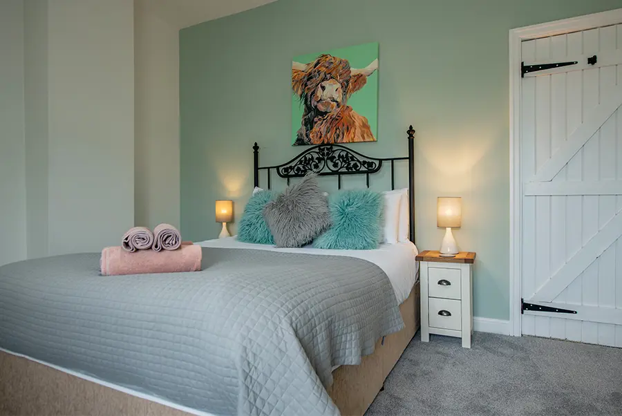 Courtyard Granary Bedroom 1.1