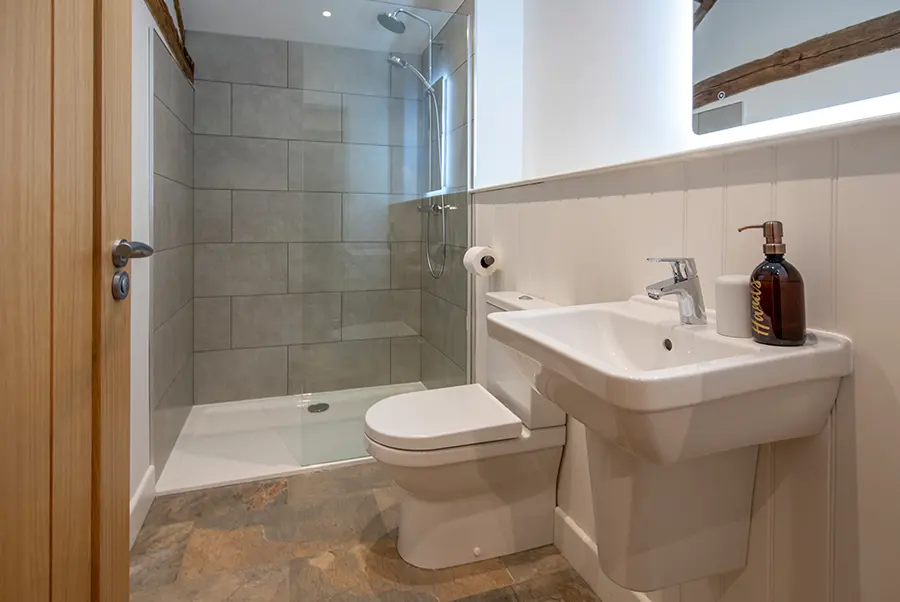 Highvale Barn Bathroom 1