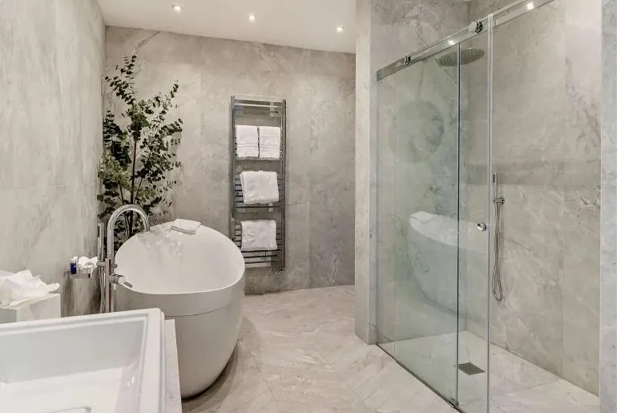 Cartmel Manor Naples Bathroom