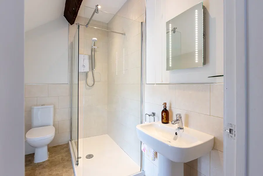 Courtyard Granary Bathroom 6 (Ensuite)