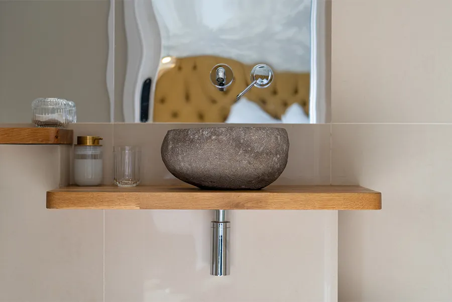 Water's Edge Ensuite 4