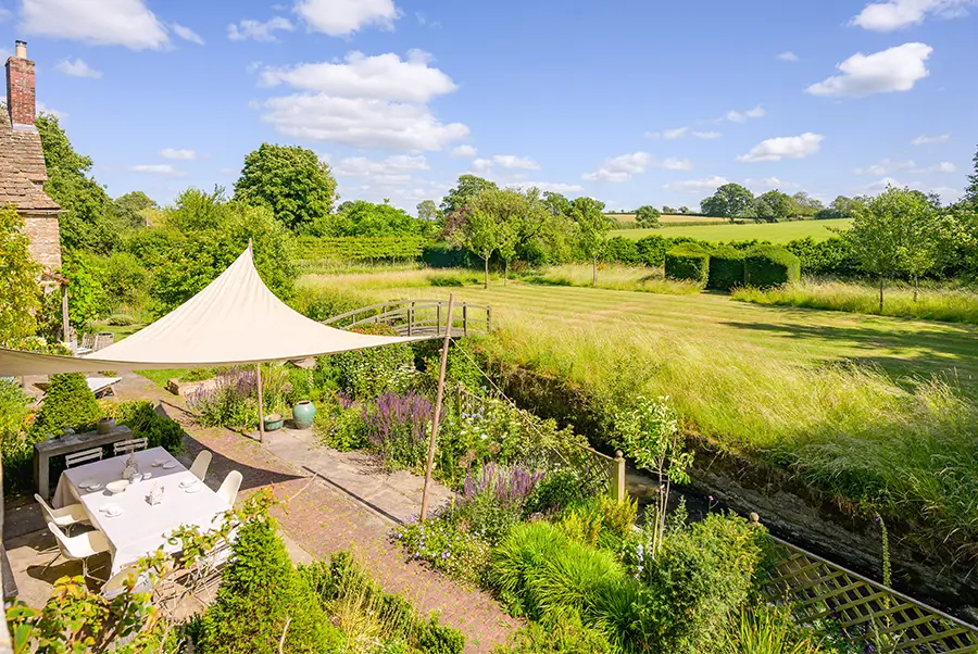 Meadowbank Manor Terrace & Gardens 1