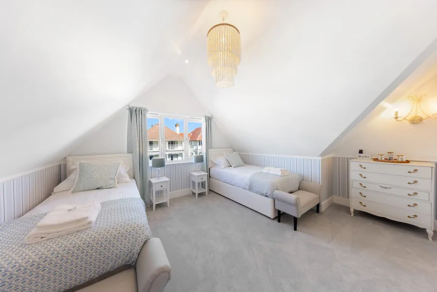 Sea Dragon Lobster Bedroom