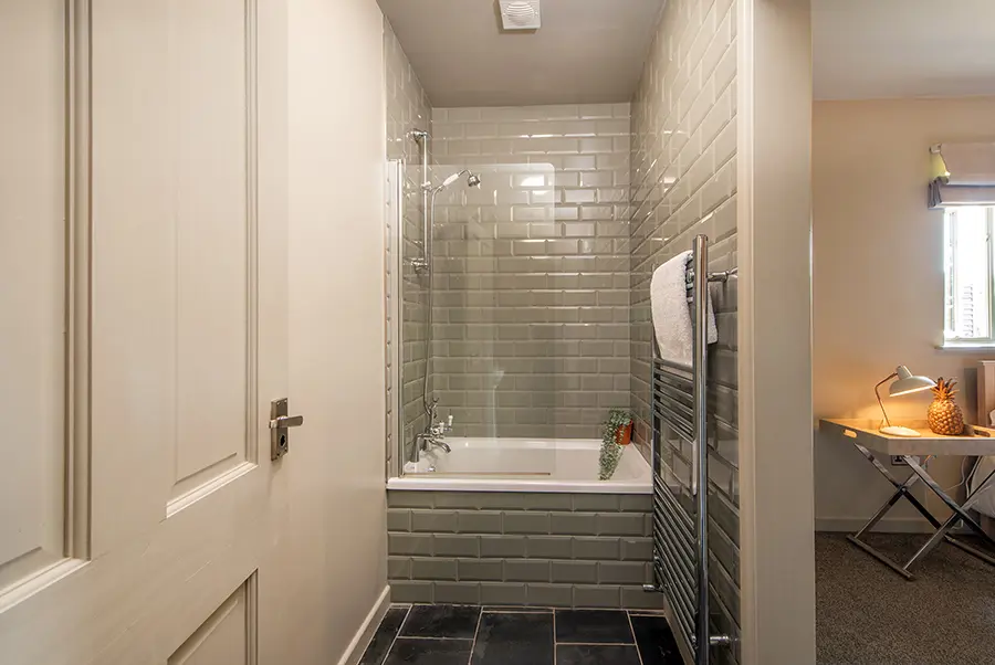 Barley Lodge Bathroom 1
