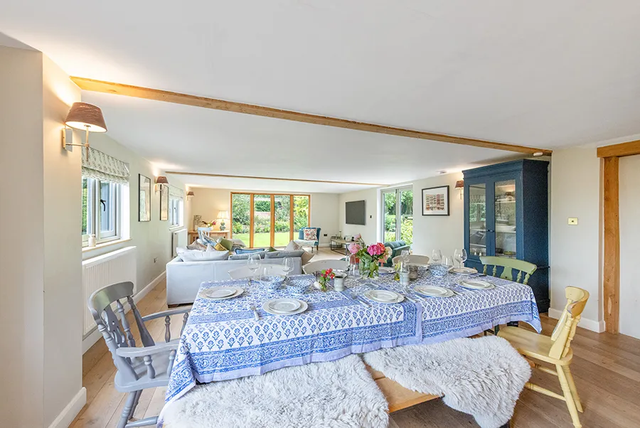 Thistlebrook Retreat Dining Table 1