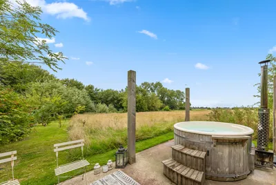 Thistlebrook Retreat Hot Tub