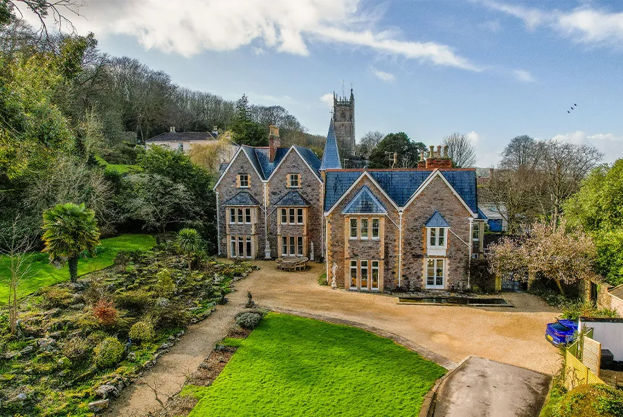 Mendip Manor Exterior 1