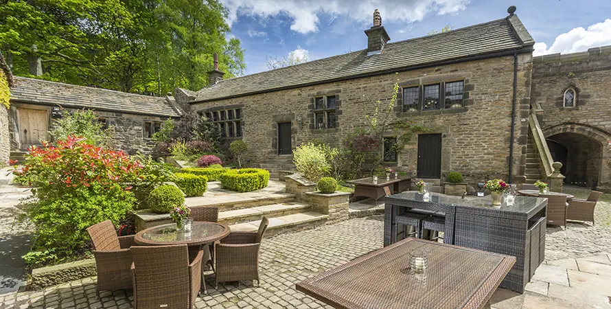 High Peak Manor Listing Image Courtyard