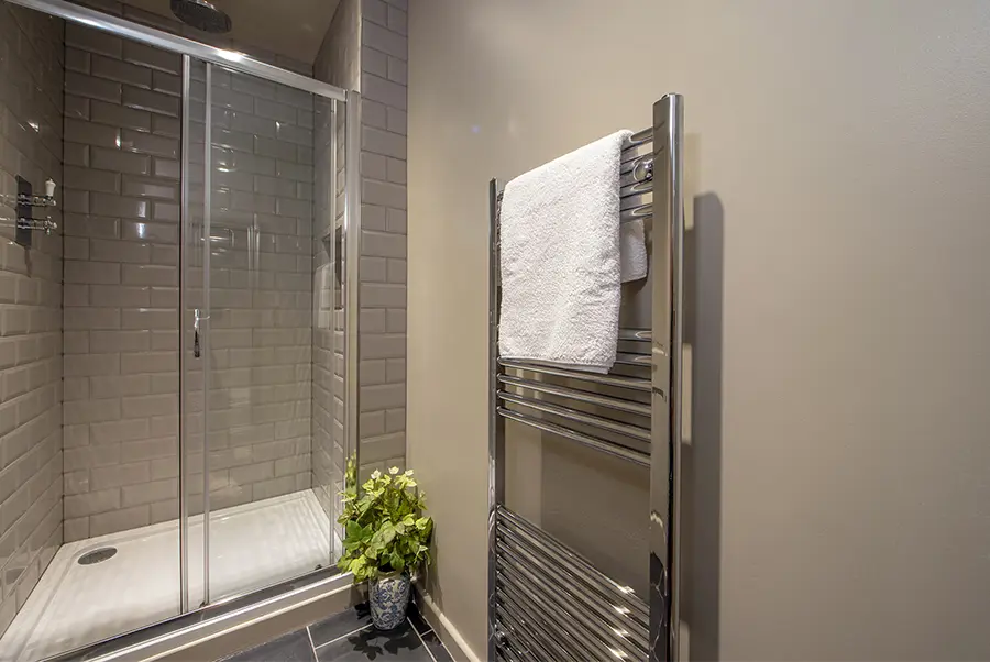 Barley Lodge Bathroom 2