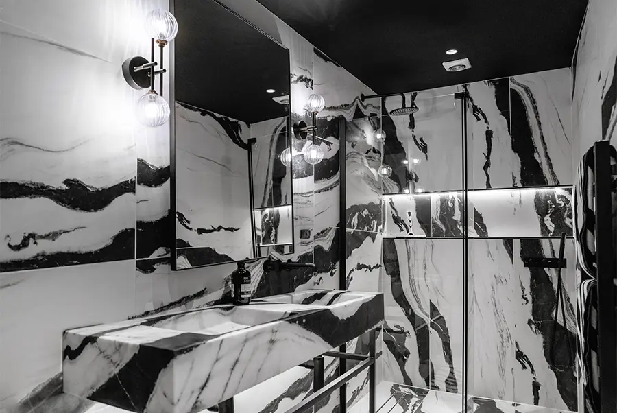 La Cachette Black & White Bathroom